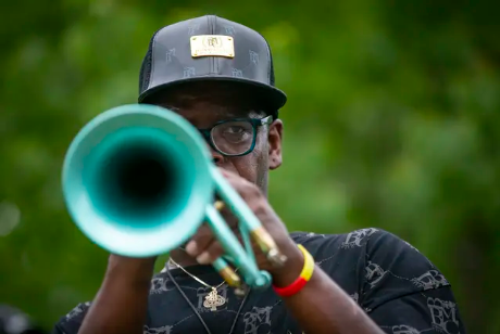 New Orleans musician Dave Washington plays 